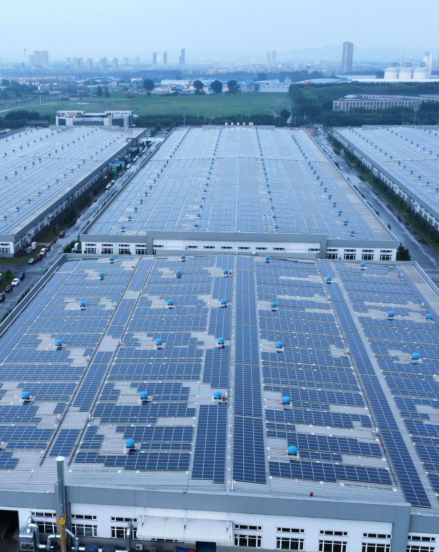 2017年12月 遼寧沈陽(yáng)蘇泊爾工業(yè)園18MW光伏發(fā)電項目 年發(fā)電約2000萬(wàn)度.jpg